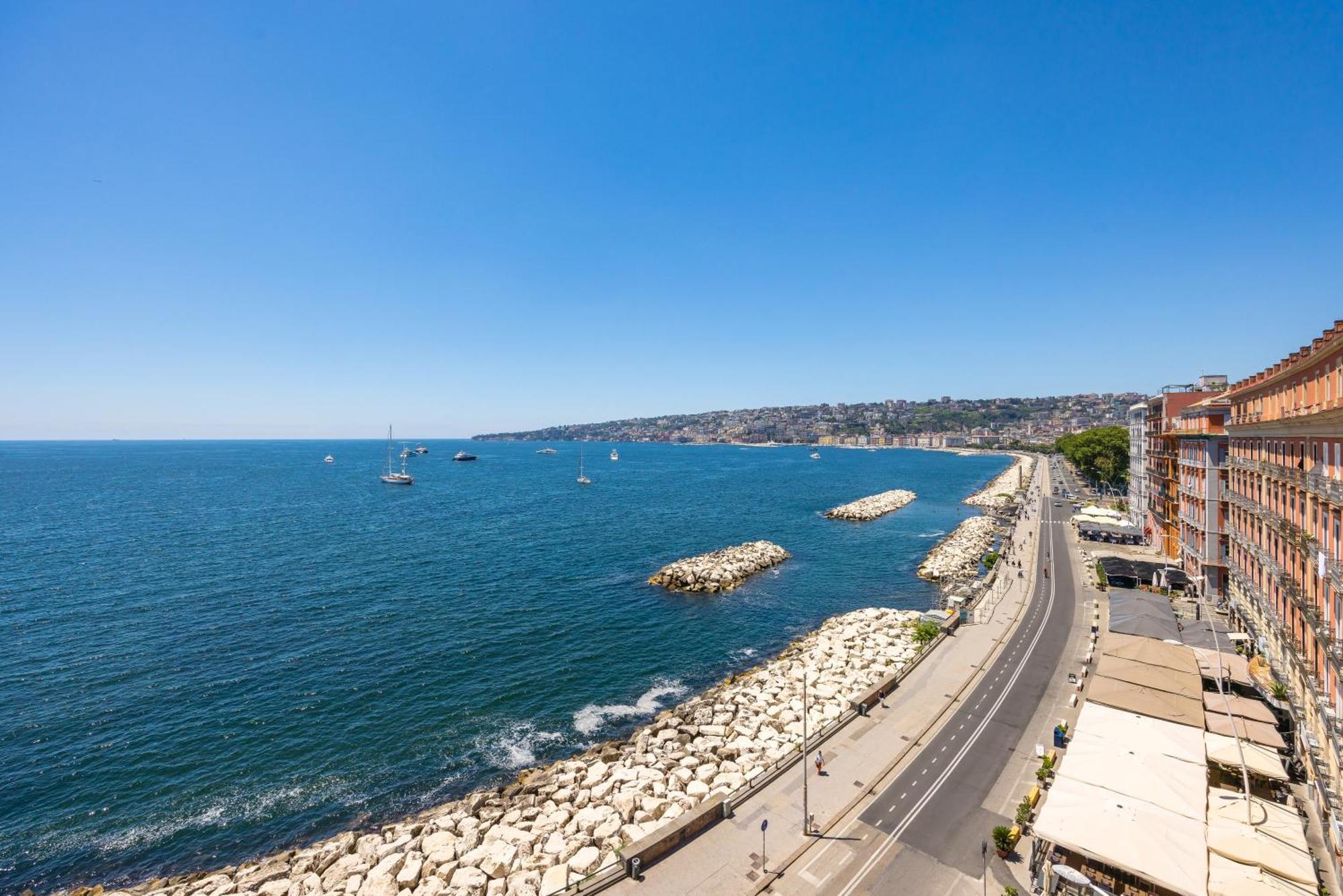 Blu Breeze On Seafront With Parking By Napoliapartments * Naples