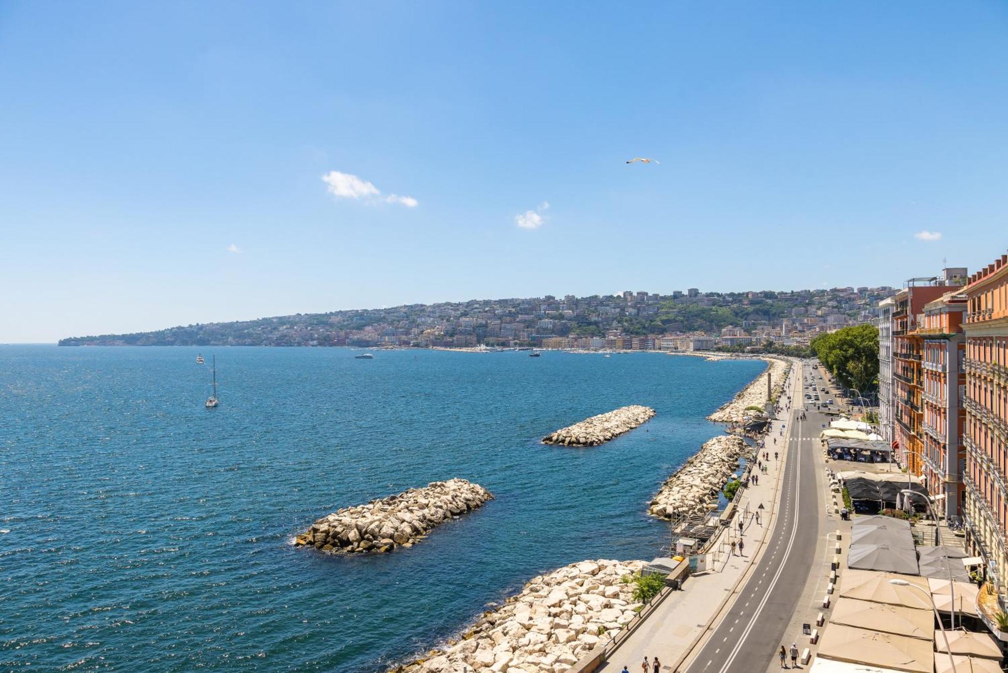 Blu Breeze On Seafront With Parking By Napoliapartments *