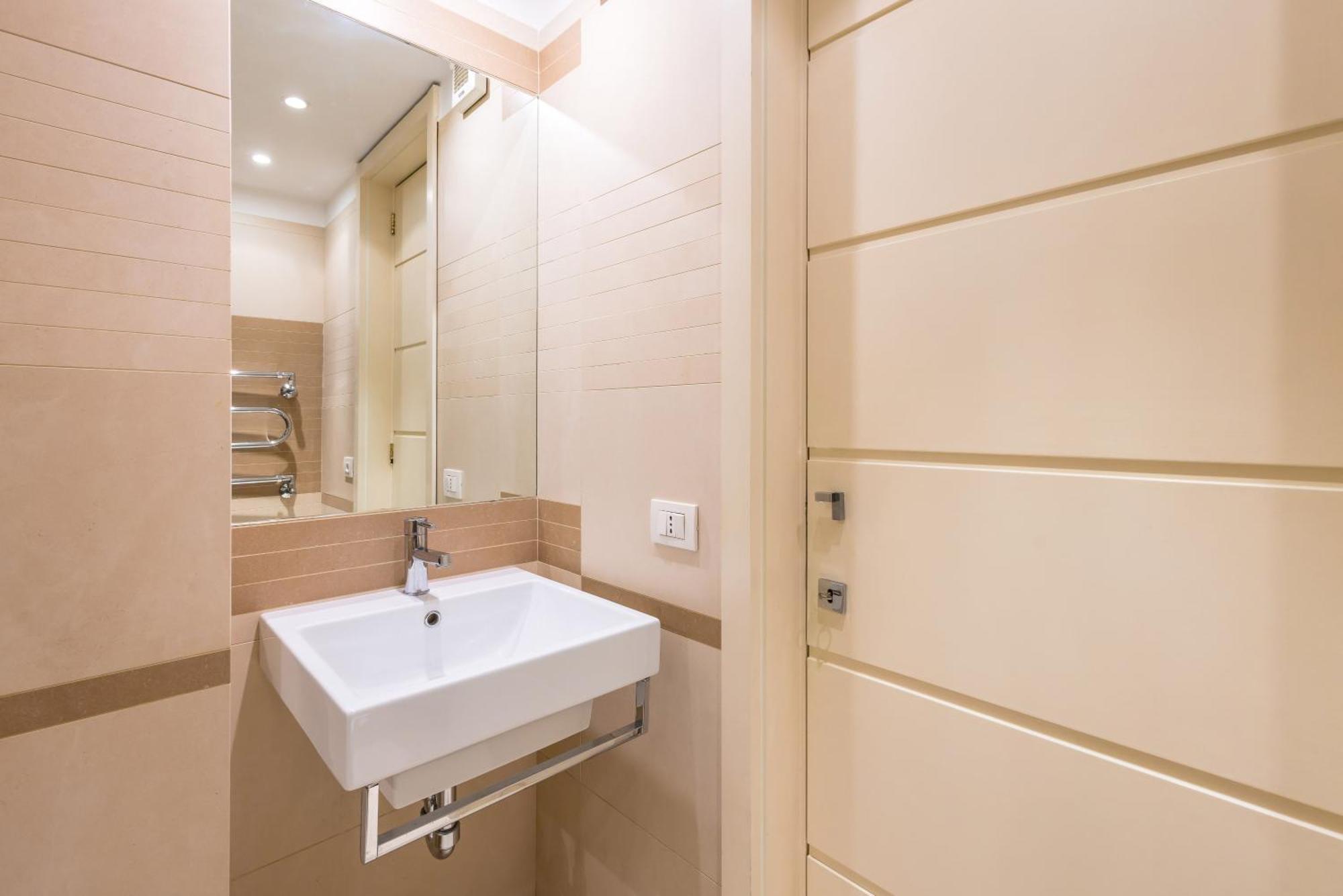 Blu Breeze On Seafront With Parking By Napoliapartments