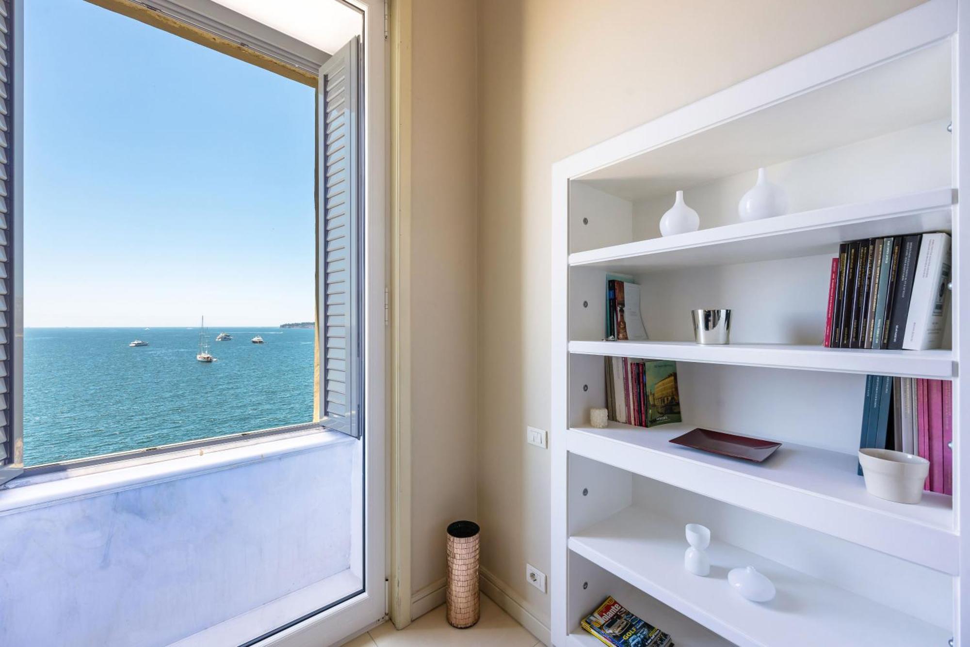 Blu Breeze On Seafront With Parking By Napoliapartments *