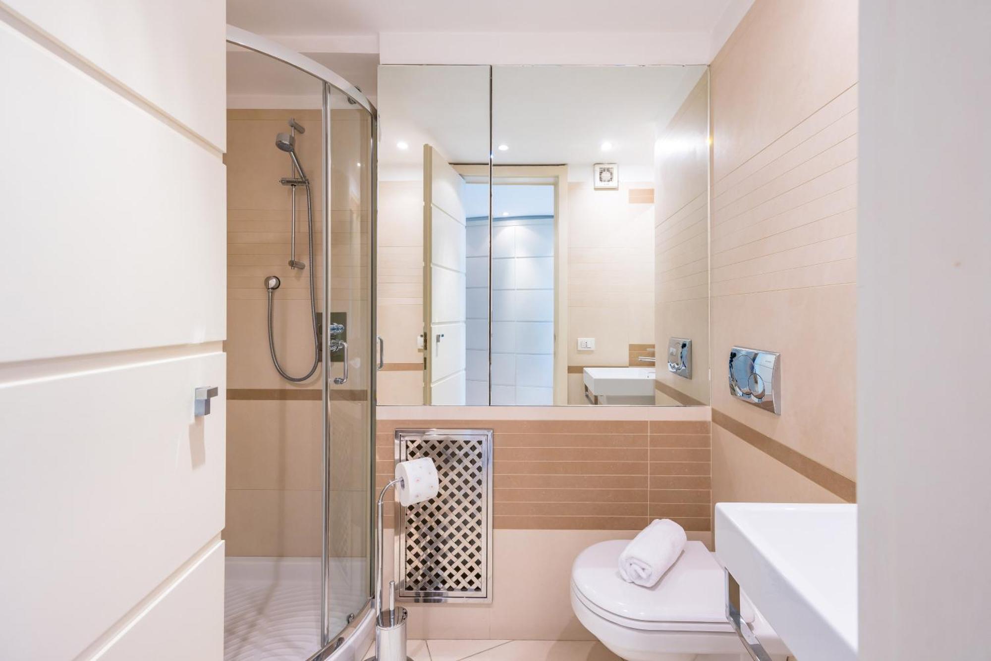 Blu Breeze On Seafront With Parking By Napoliapartments