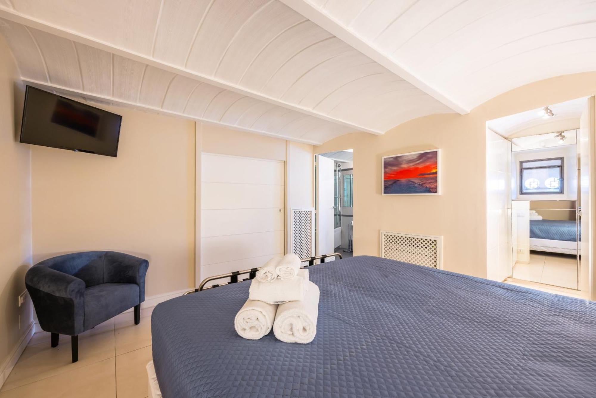 Blu Breeze On Seafront With Parking By Napoliapartments * Naples